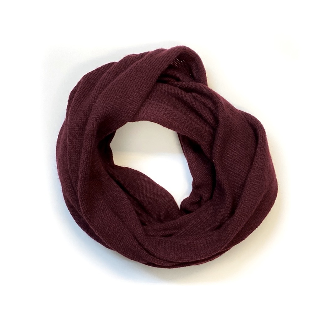 Maroon knit scarf